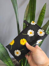 Load image into Gallery viewer, Daisy padded glasses pouch
