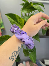 Load image into Gallery viewer, Violet leaves scrunchie
