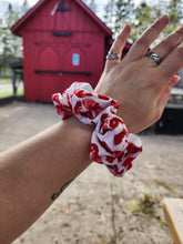 Load image into Gallery viewer, Kiss on the lips scrunchie
