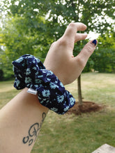 Load image into Gallery viewer, Summer Nights Scrunchie
